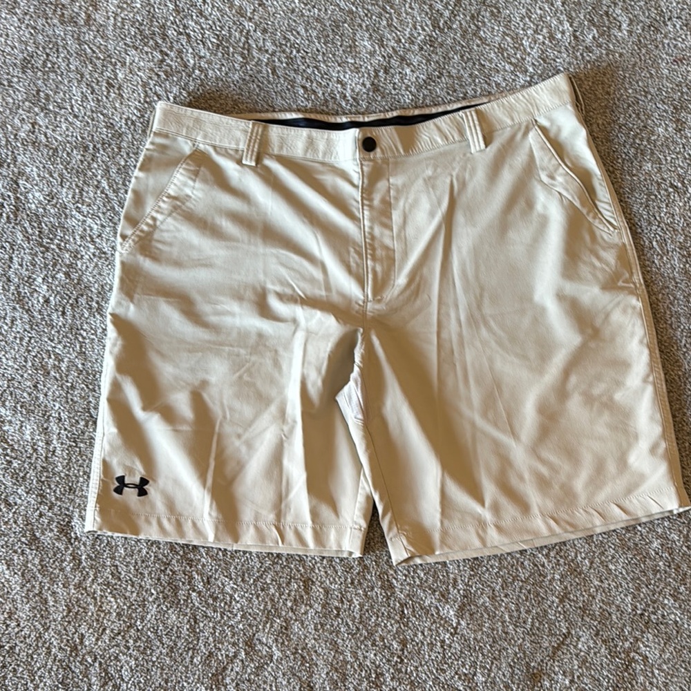 Under Armour Men's Tan Shorts size 42